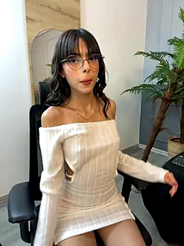 ZaraLuuv online show from November 18, 5:25 pm