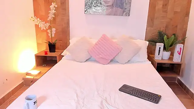 isabella winkler online show from January 15, 12:00 pm