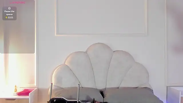 Candaceoweens online show from December 3, 4:04 am