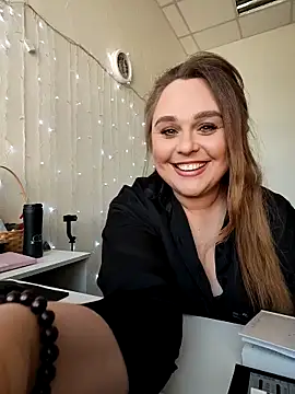 Juicy PeachLux online show from April 10, 9:04 am