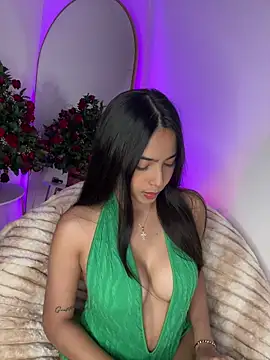  Emily Thompson  online show from November 12, 4:32 am