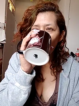 Luz delunaa online show from February 10, 5:38 pm