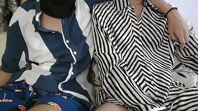 NaughtyThrouple007 online show from April 5, 5:45 pm