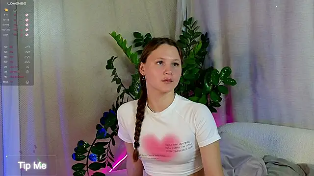 AmeliRoyse online show from September 11, 5:13 pm