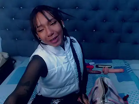 XxxReinaSexyBodyxxX777 online show from December 1, 1:25 pm