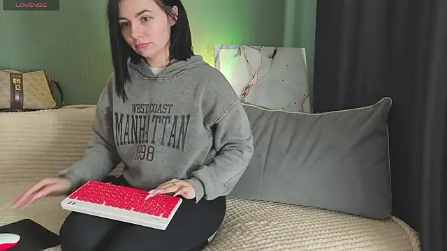 Charlotte Woods online show from October 3, 4:28 am