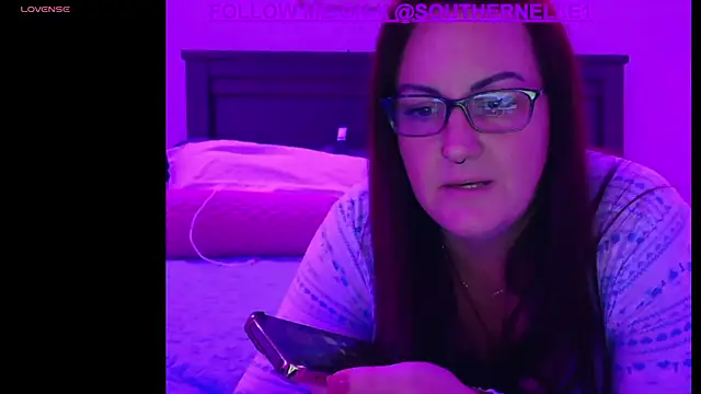 Snapshot of SouthernElle1 chatting on September 30, 12:49 am SouthernElle1 online show from September 30, 12:49 am