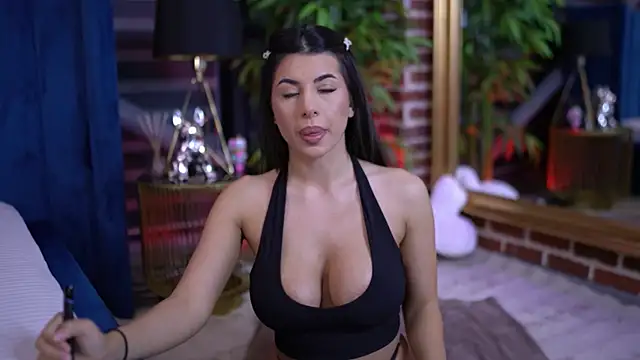 TanyaVonDe online show from March 3, 6:25 pm