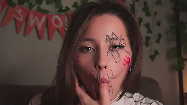 EditaBails online show from October 31, 7:29 pm