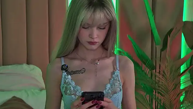 BellaSecrett online show from November 10, 2:56 pm