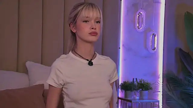 BellaSecrett online show from November 14, 3:45 pm