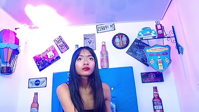 lili roussi online show from February 13, 7:48 pm