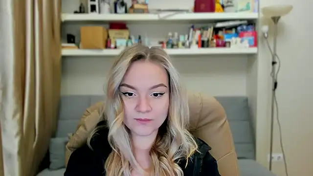 Kara Smith  online show from November 5, 10:59 pm