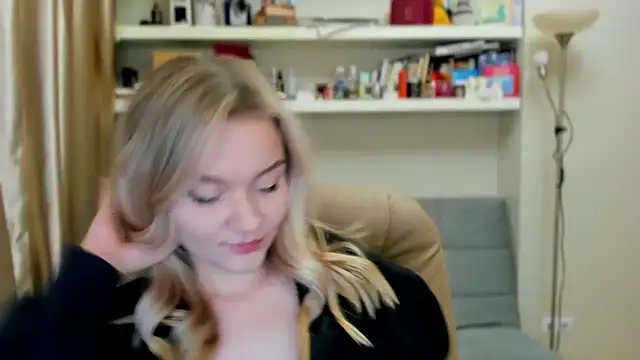 Snapshot of Kara_Smith_ chatting on October 9, 11:20 pm Kara Smith online show from October 9, 11:20 pm