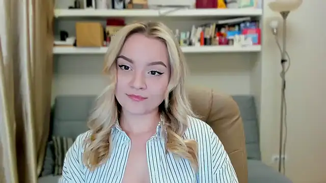 Snapshot of Kara_Smith_ chatting on September 19, 10:53 pm Kara Smith online show from September 19, 10:53 pm