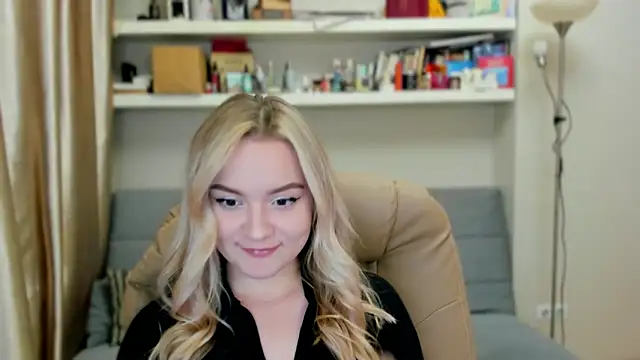 Snapshot of Kara_Smith_ chatting on September 18, 1:48 am Kara Smith online show from September 18, 1:48 am