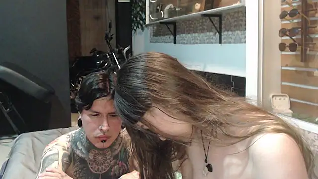 Snapshot of Alucard-Carmila chatting on October 8, 3:11 am Alucard-Carmila online show from October 8, 3:11 am