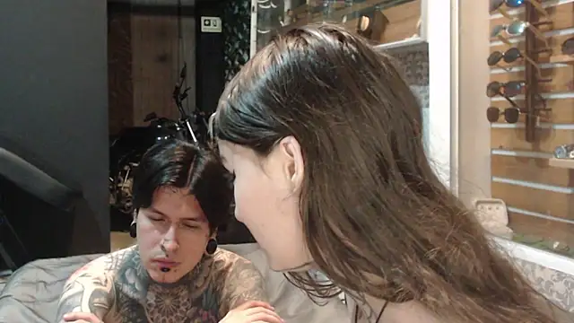 Snapshot of Alucard-Carmila chatting on October 19, 4:14 am Alucard-Carmila online show from October 19, 4:14 am