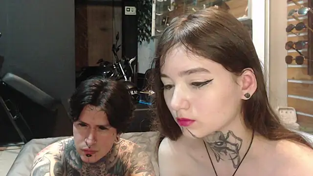 Snapshot of Alucard-Carmila chatting on October 23, 3:23 am Alucard-Carmila online show from October 23, 3:23 am