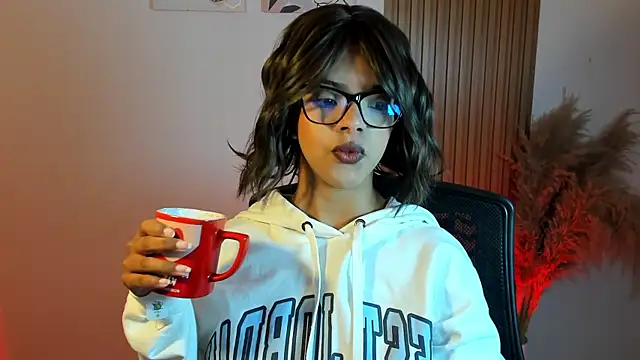 Milabrown  online show from October 16, 1:47 pm