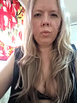 Irina3718 online show from April 10, 3:07 pm