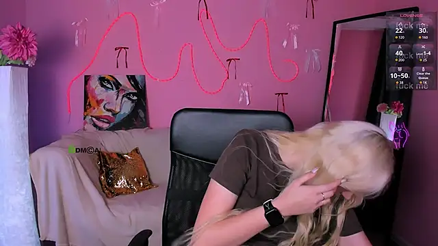 madam uliis online show from April 13, 10:16 am