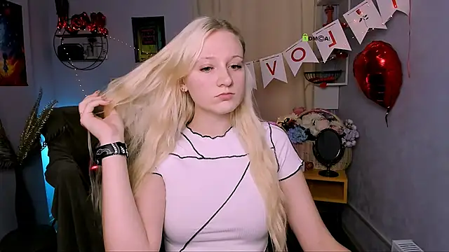 madam uliis online show from February 16, 10:37 am