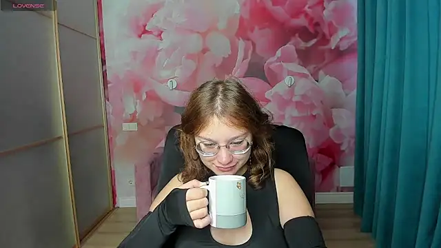 AngelinaLow online show from October 12, 5:21 am