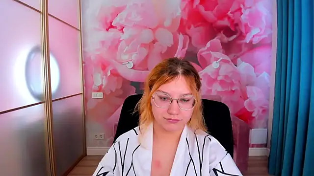 AngelinaLow online show from February 17, 12:37 pm