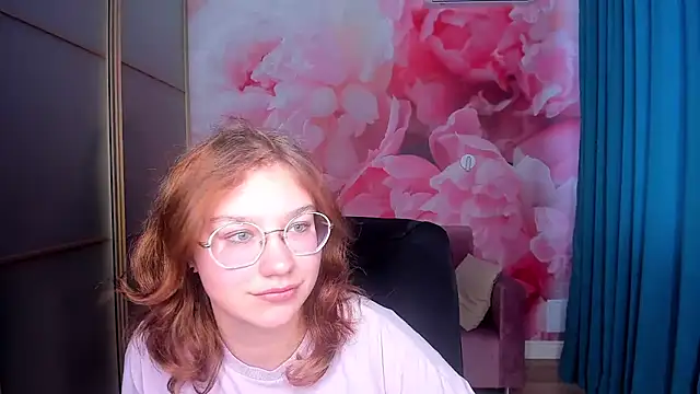 AngelinaLow online show from November 18, 12:39 pm