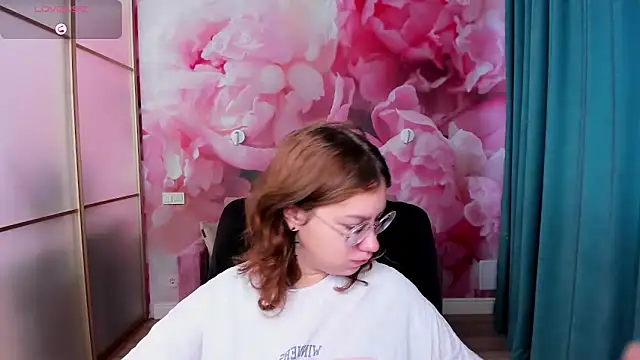 AngelinaLow online show from October 18, 5:21 am