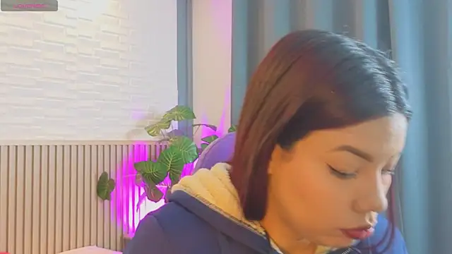 TiffanyWalk online show from April 13, 12:39 pm