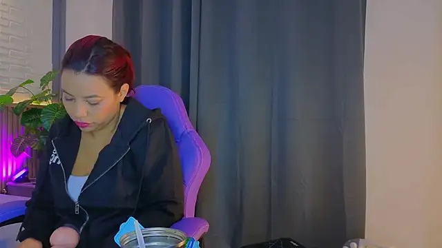 TiffanyWalk online show from October 3, 12:10 pm