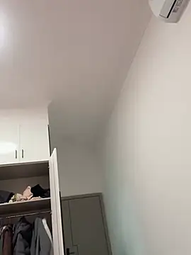 aa520uv online show from February 4, 2:42 pm