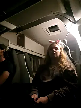 Snapshot of Amesthyst_destiny chatting on October 3, 11:32 pm Amesthyst destiny online show from October 3, 11:32 pm