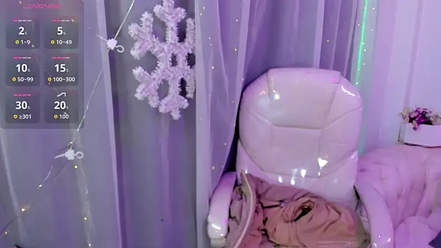 Pretty Johnson  online show from December 15, 11:37 am