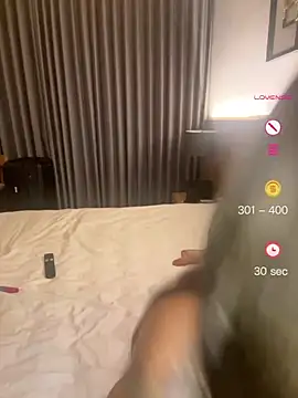 DarkVelvet online show from May 30, 2:37 pm