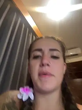 DarkVelvet online show from April 14, 3:34 pm