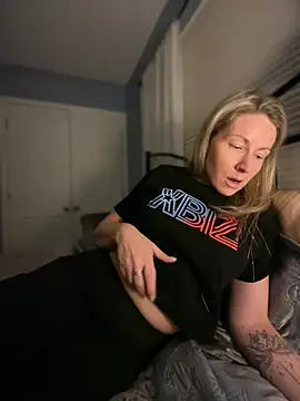 LittleMsMILF online show from March 3, 11:55 pm