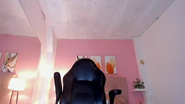 Molly h0t online show from February 28, 2:05 pm