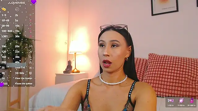 Snapshot of Valen_ross_ chatting on September 12, 1:17 am Valen ross online show from September 12, 1:17 am