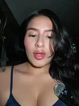 andrea gomes  online show from April 28, 5:22 am