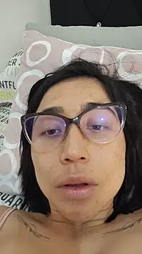 Elowyn online show from December 14, 10:59 pm