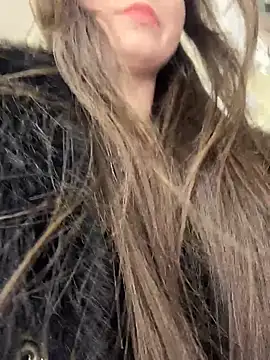 MilaBee online show from February 17, 11:31 am