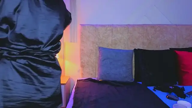 angelinarouse  online show from April 17, 3:30 am