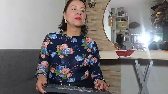 Amadamilf1980 online show from January 6, 11:19 pm