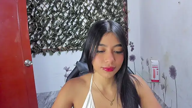 Snapshot of Sarahbrowm_ chatting on September 13, 6:38 pm Sarahbrowm online show from September 13, 6:38 pm