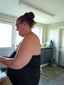MissQueenBeex online show from May 1, 3:59 pm