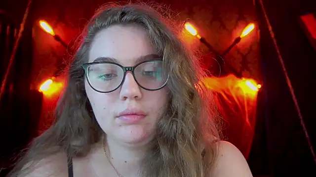 LuxSopphia online show from October 28, 8:35 pm