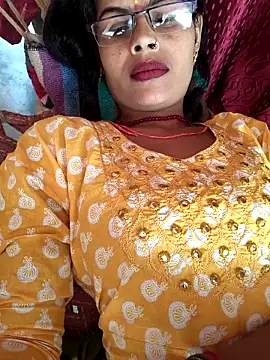 Eshna Dabral online show from November 17, 8:26 am